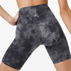 Lululemon Align Short 8" Diamond Dye
Diamond Dye Pitch Grey Graphite Grey Size 4